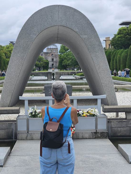 A person sitting on a bench in front of a statue

AI-generated content may be incorrect.