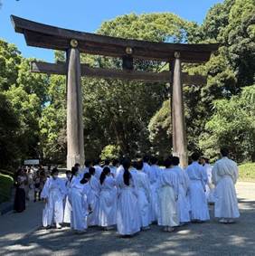 A group of people in white robes standing under a large wooden arch

AI-generated content may be incorrect.