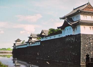Long shot of a building on a cliff

AI-generated content may be incorrect.