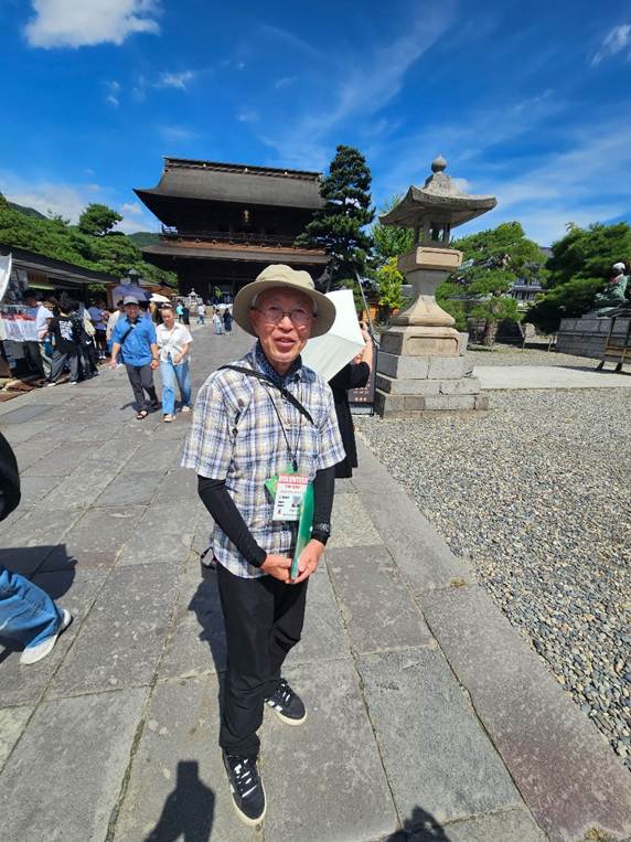 A person standing on a stone path

AI-generated content may be incorrect.