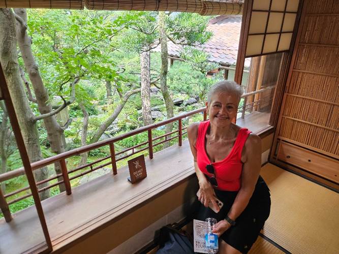 A person sitting on a window sill

AI-generated content may be incorrect.