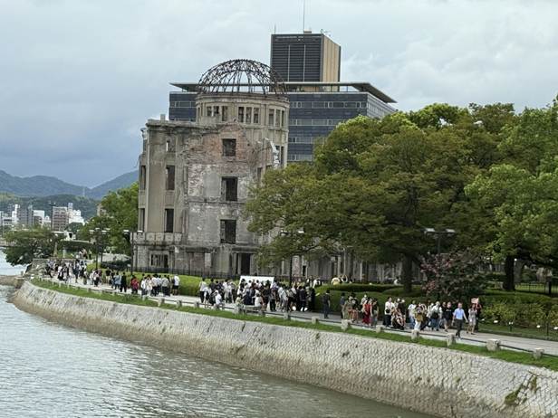 A group of people standing on the side of a river

AI-generated content may be incorrect.