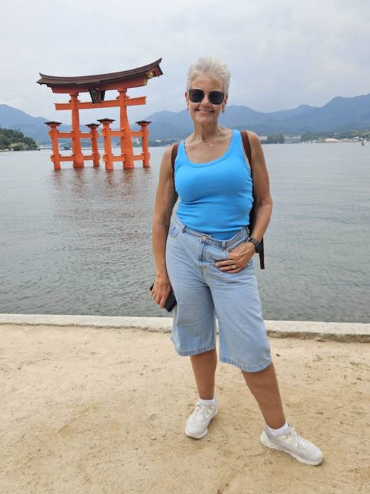 A person standing in front of a body of water
AI-generated content may be incorrect.