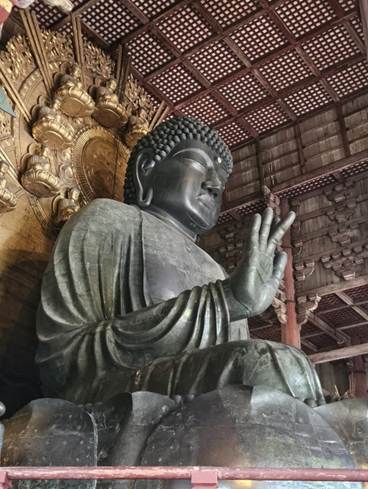 A statue of a buddha

AI-generated content may be incorrect.