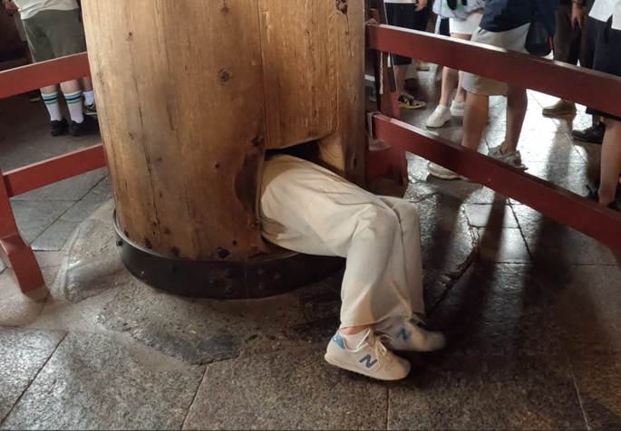 A person in a wooden cylinder

AI-generated content may be incorrect.