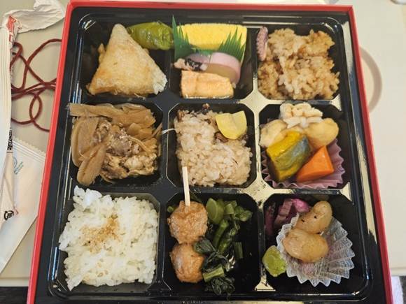 A tray of food on a table

AI-generated content may be incorrect.