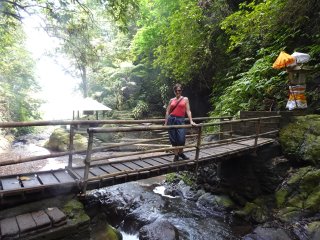A quiet spot at Gitgit waterfall