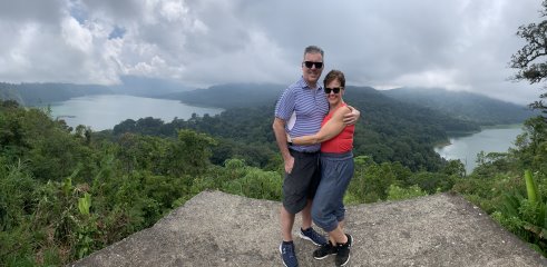 A photo stop between two lakes in Bali