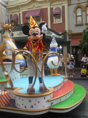 Mickey and Donald on the parade float