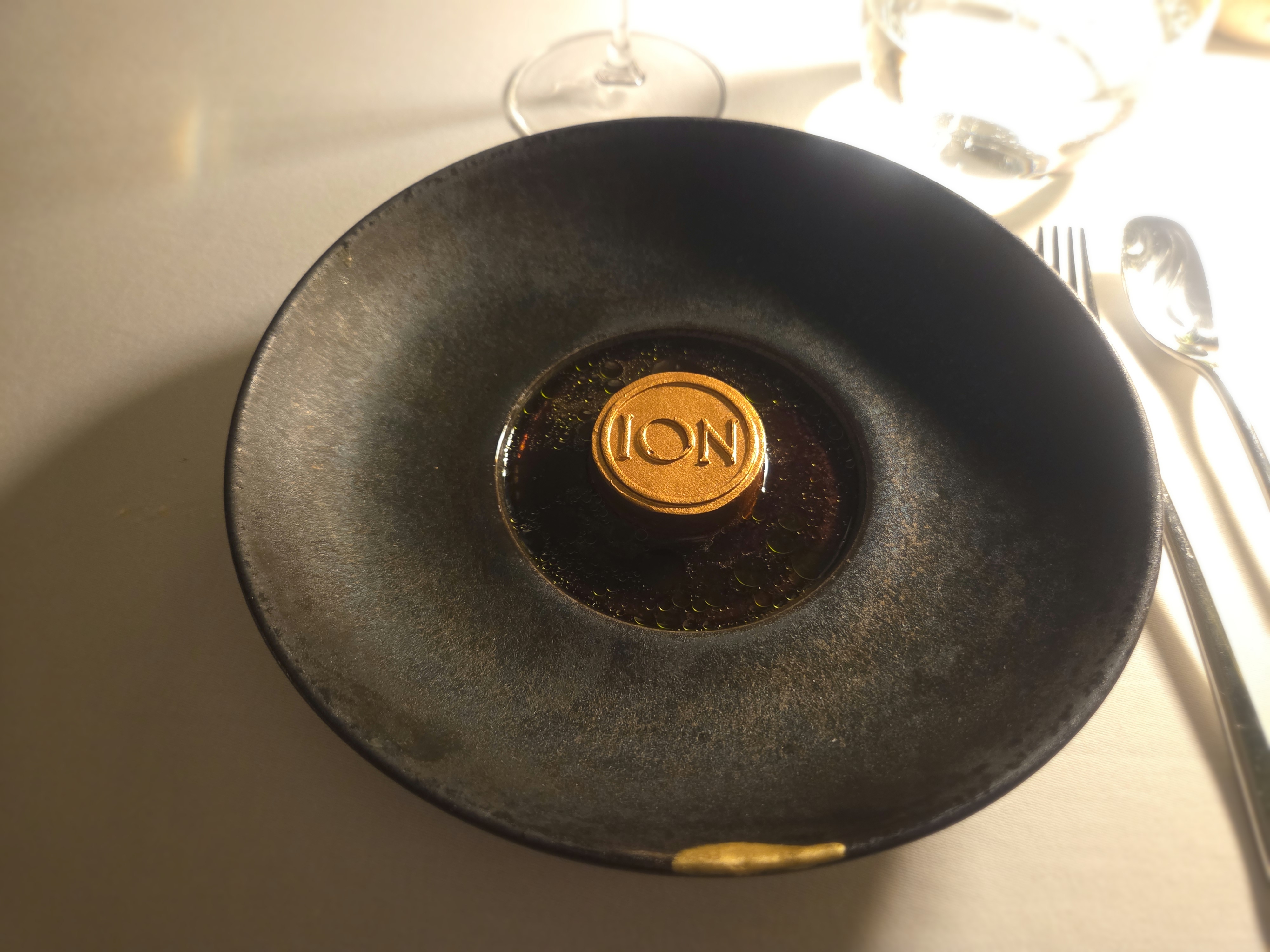 Plate with ION logo