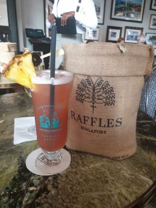Raffles - The Long Bar in Singapore